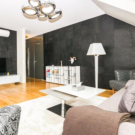 Abieshomes Serviced Apartments - Downtown Wina Bagian luar foto