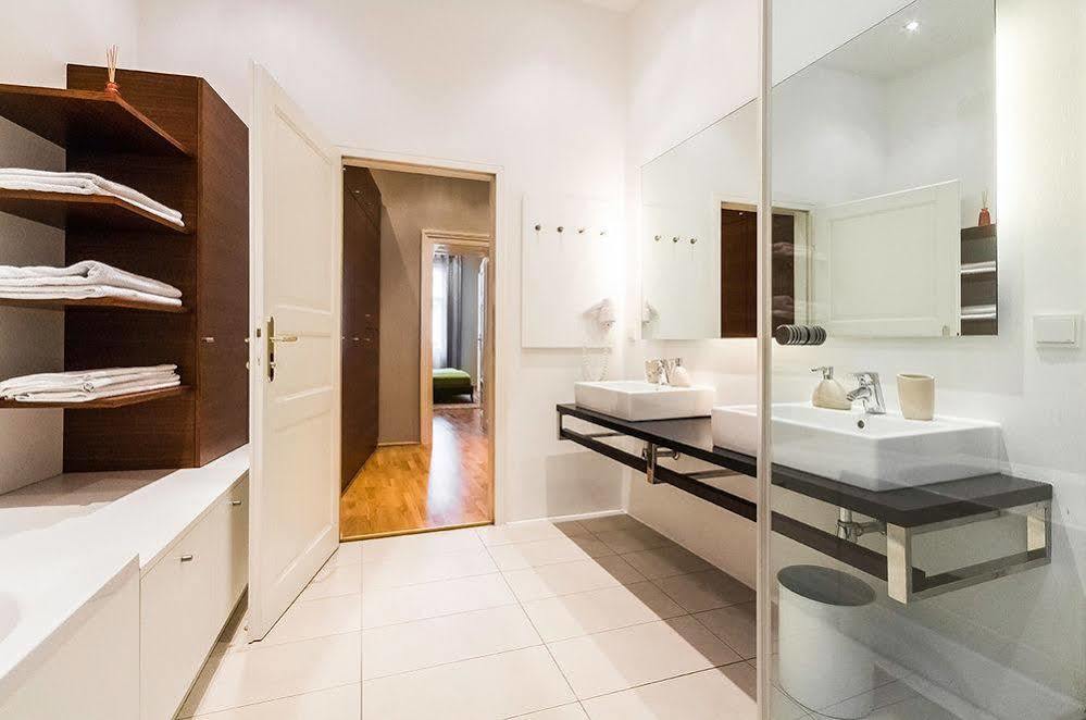 Abieshomes Serviced Apartments - Downtown Wina Bagian luar foto